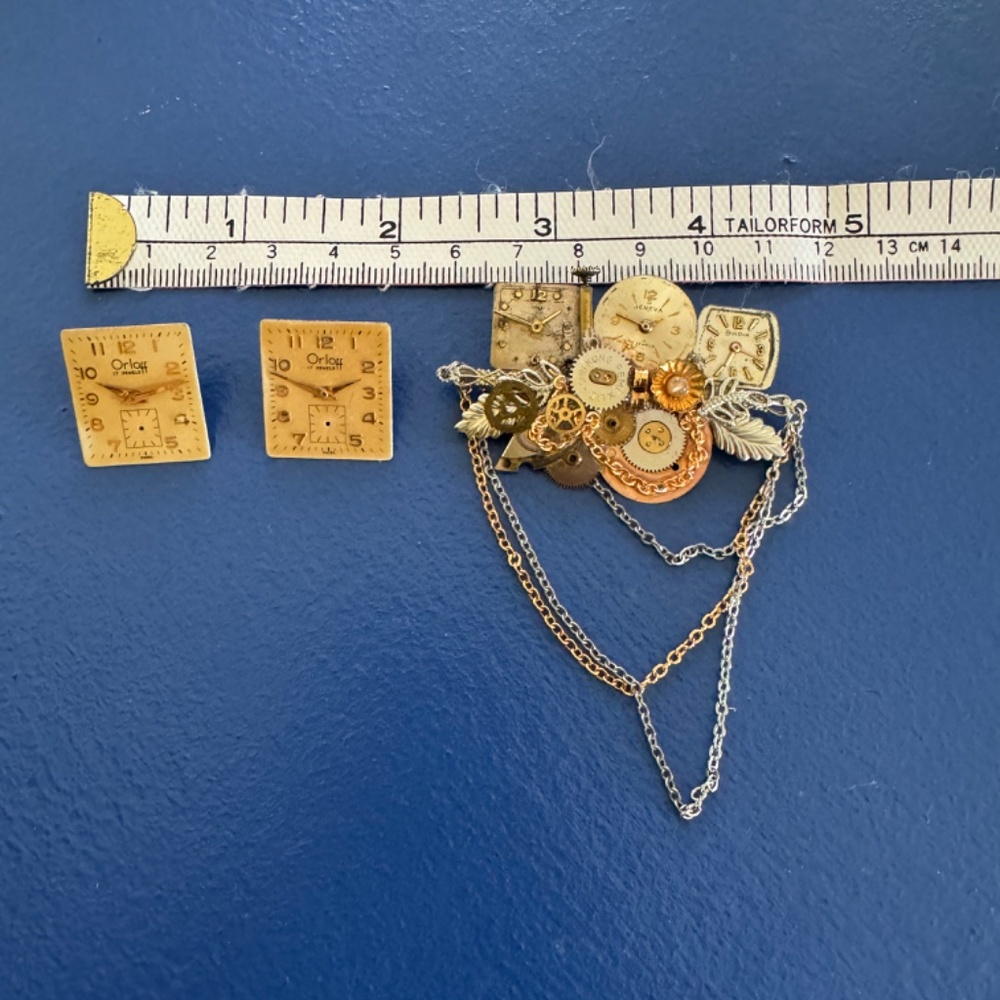 Vintage Watch Face Brooch/Pin and Earrings Set—Signed by Artist - Picture 2 of 6
